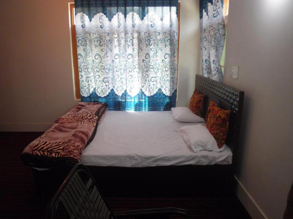 My Guest House Srīnagar Екстериор снимка